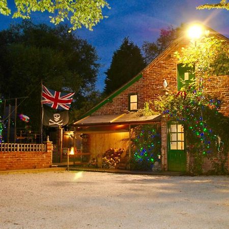 Squirrel Barn Villa Milwich Esterno foto