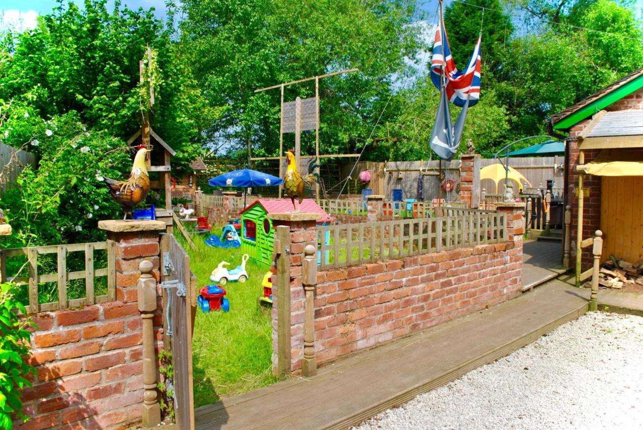 Squirrel Barn Villa Milwich Esterno foto