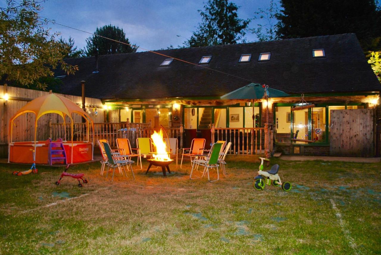 Squirrel Barn Villa Milwich Esterno foto