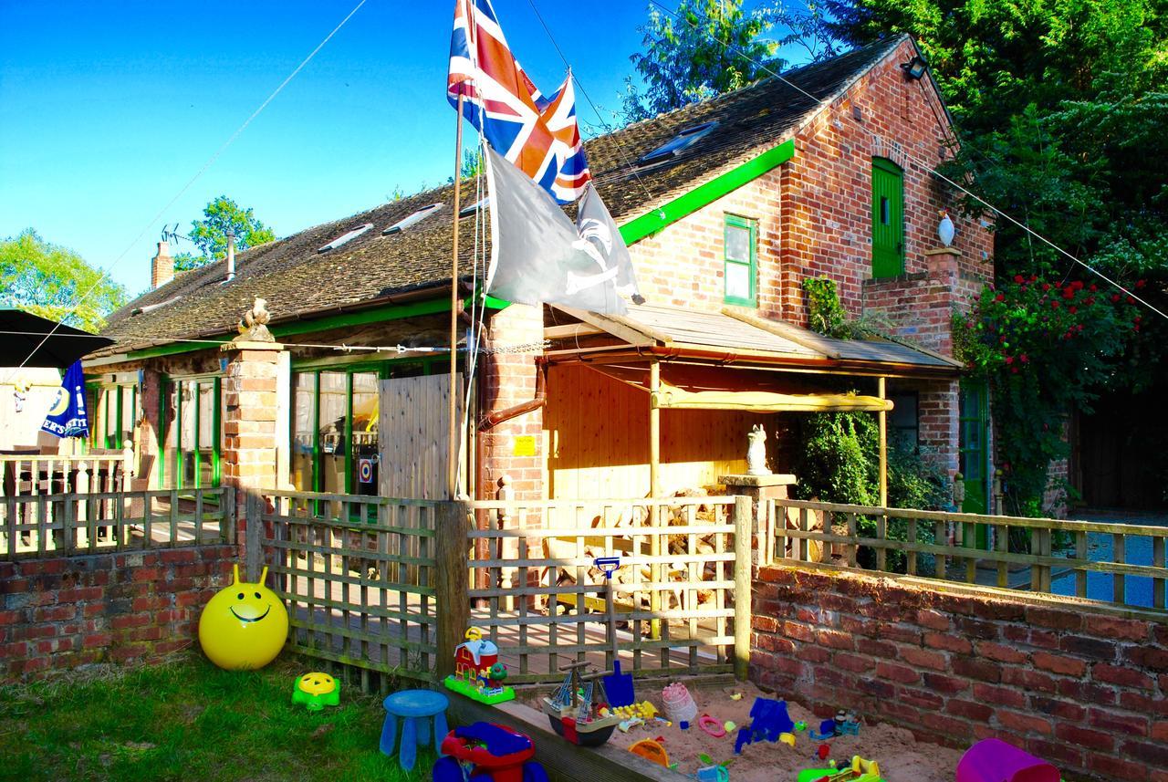 Squirrel Barn Villa Milwich Esterno foto